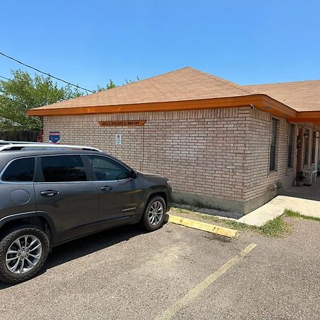 Chic & Cozy 2 Bedroom - 1 Bathroom - Rated Best Eagle Pass Buitenkant foto