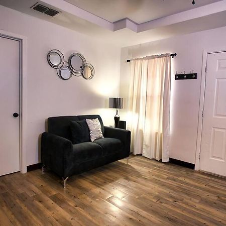 Chic & Cozy 2 Bedroom - 1 Bathroom - Rated Best Eagle Pass Buitenkant foto