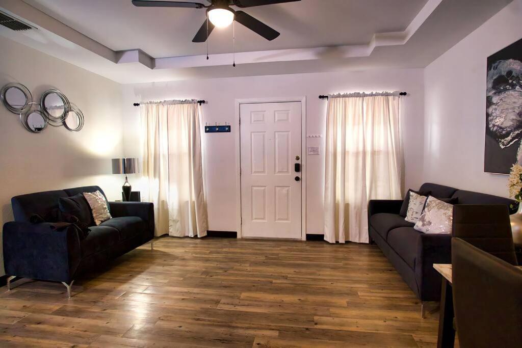Chic & Cozy 2 Bedroom - 1 Bathroom - Rated Best Eagle Pass Buitenkant foto