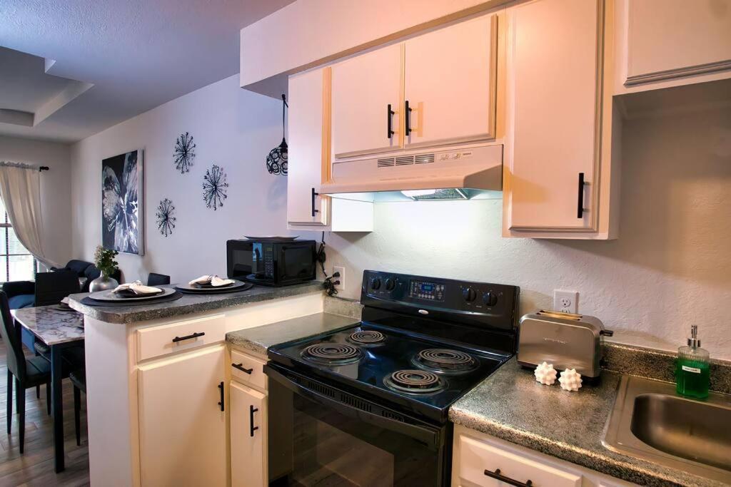 Chic & Cozy 2 Bedroom - 1 Bathroom - Rated Best Eagle Pass Buitenkant foto