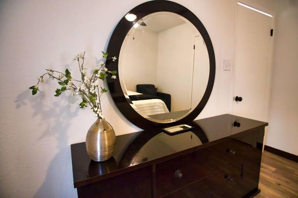 Chic & Cozy 2 Bedroom - 1 Bathroom - Rated Best Eagle Pass Buitenkant foto