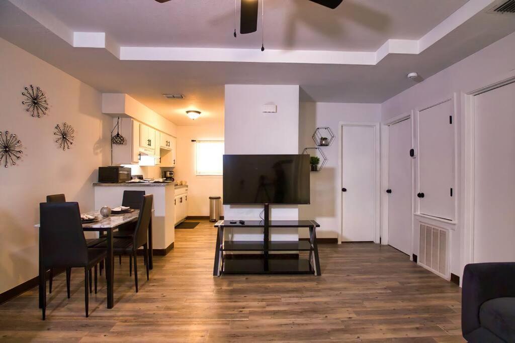 Chic & Cozy 2 Bedroom - 1 Bathroom - Rated Best Eagle Pass Buitenkant foto