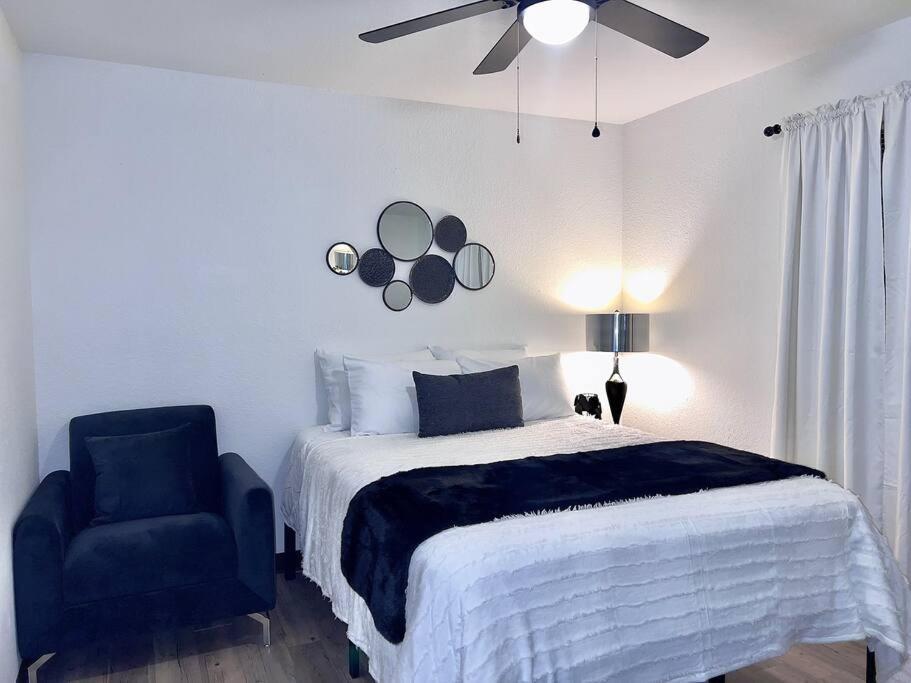 Chic & Cozy 2 Bedroom - 1 Bathroom - Rated Best Eagle Pass Buitenkant foto
