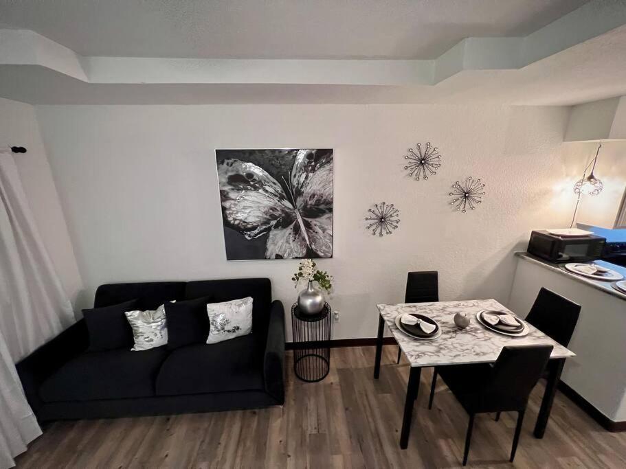 Chic & Cozy 2 Bedroom - 1 Bathroom - Rated Best Eagle Pass Buitenkant foto