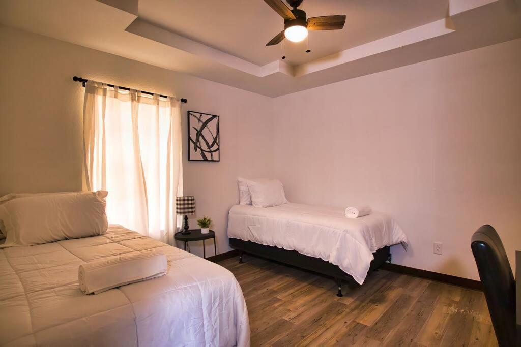 Chic & Cozy 2 Bedroom - 1 Bathroom - Rated Best Eagle Pass Buitenkant foto